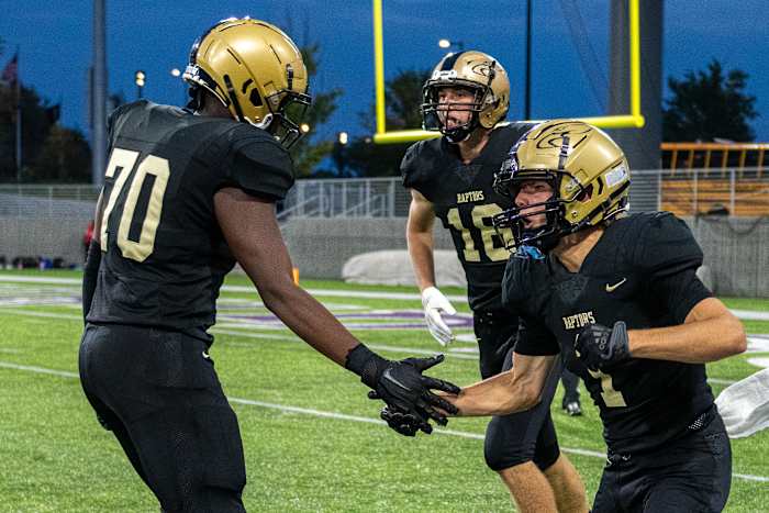 Photo by Earl Ebensteiner